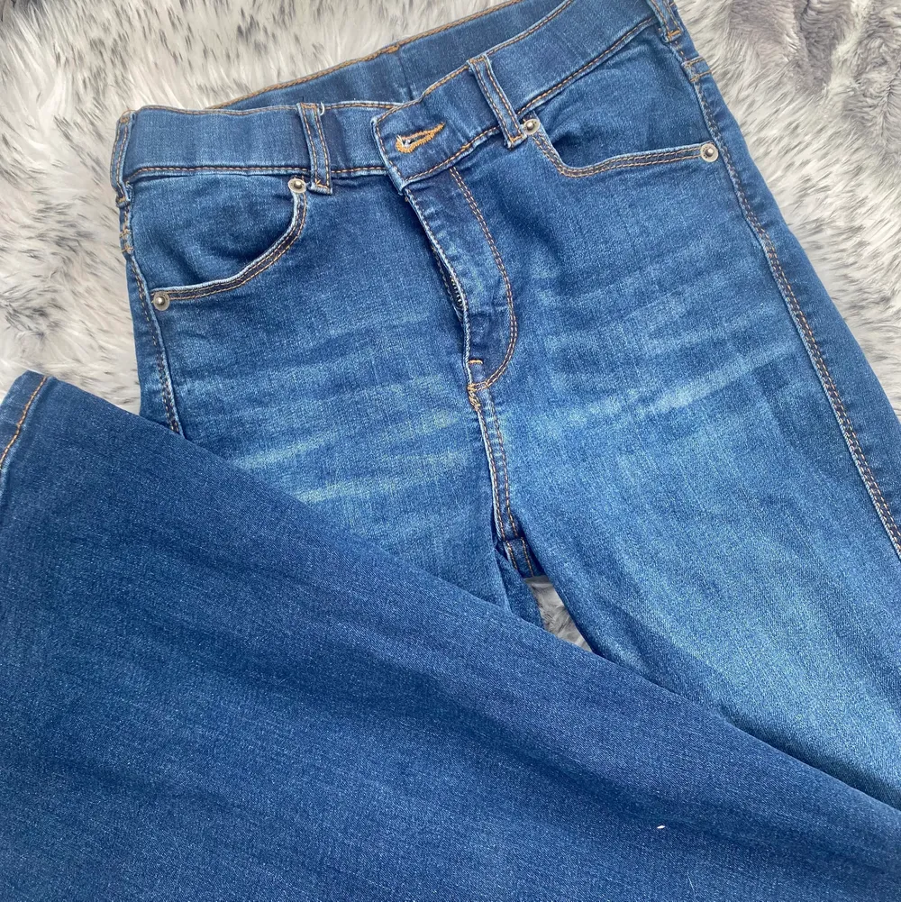 bootcut jeans från dr denim i stl xs/32. jätte fint skick! skriv privat för fler bilder, mått osv ❤️. Jeans & Byxor.