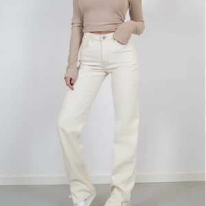 Beige jeans - Beiga jeans från venderby’s! Köparen står för frakten eller så kan man mötas upp i Linköping🤎