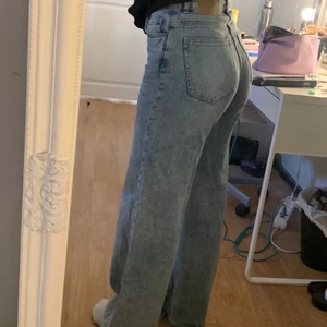 Jeans  - Jeans från H&M, storlek 38 skulle dock även passa 36.