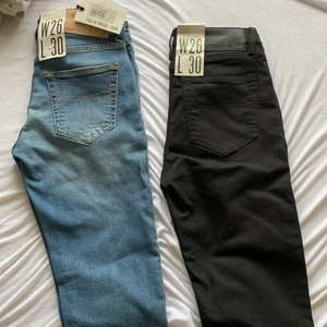 Jeans Tiger of sweden Skinny fit jeans  - Helt nya båda är i storlek W26 L30 Antingen 600kr per styck eller köp båda för 1000kr ord pris på svarta jeansen är 1199kr och den blåa 1499kr