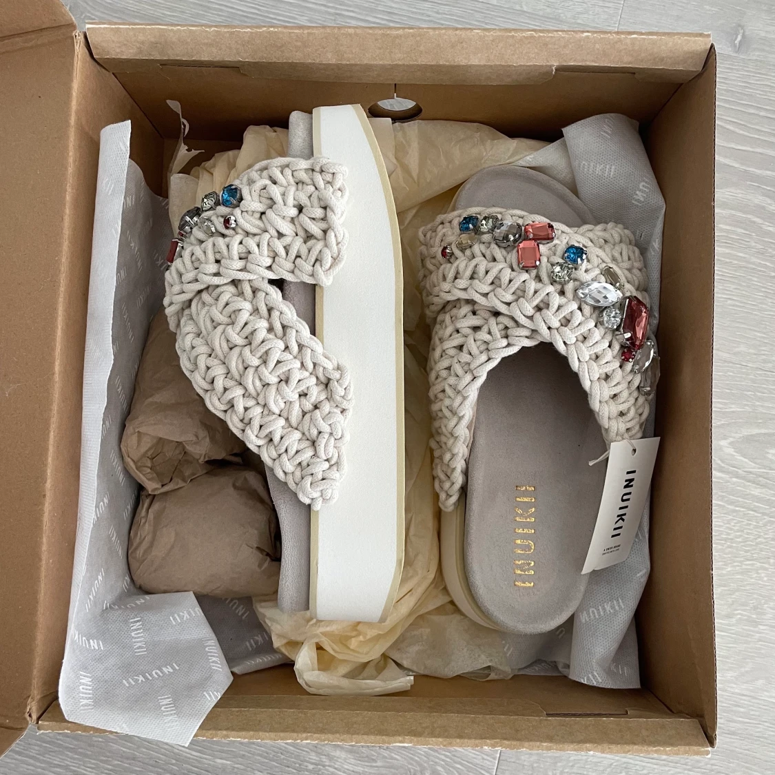 Nya Inuikkii sandaler storlek 37