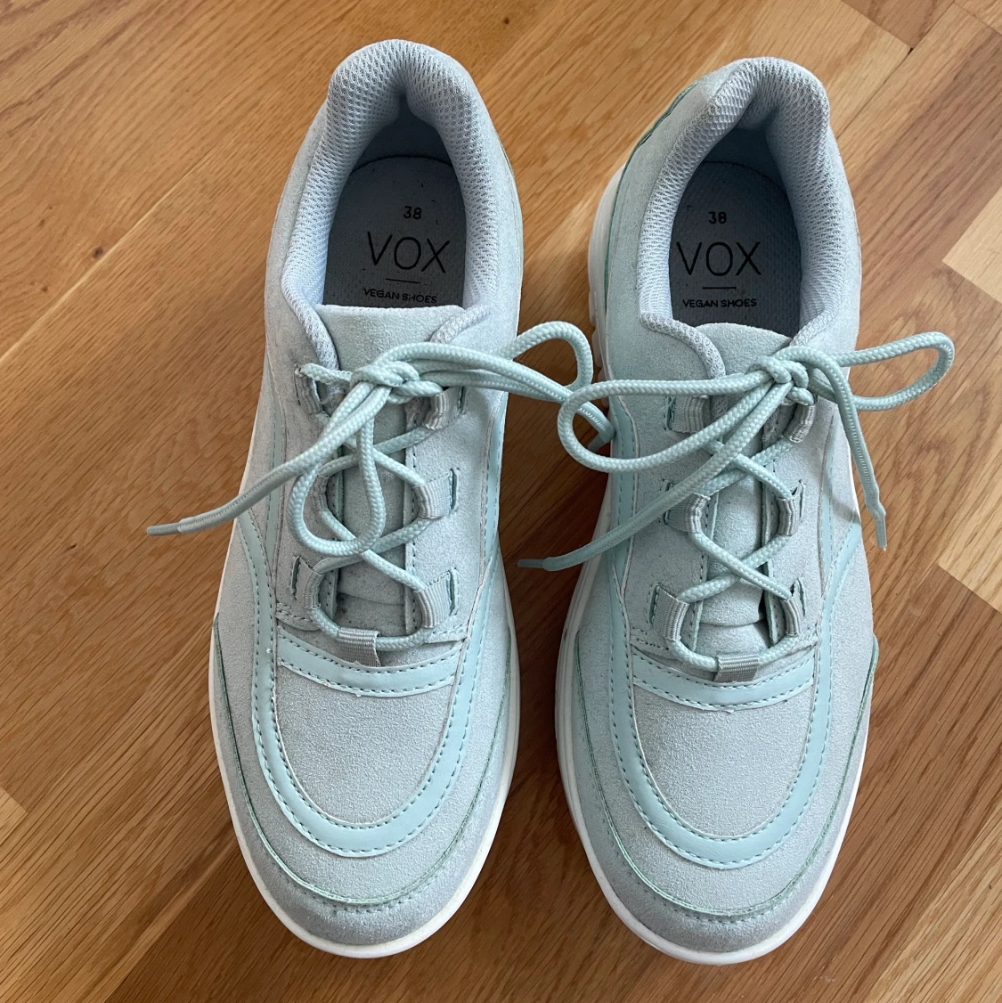 Ljusblåa platåskor 