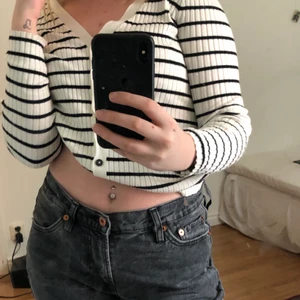 Randig tröja - Super fin trendig tröja i randigt mönster. 🌸