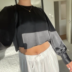 Silkes tröja öppen i ryggen  - Aldrig använd! Skriv för fler bilder 