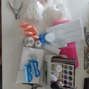 Nagelsaker - Nagel grejer. Skicka meddelande för mer information.  Nagelkitet 500 kr, nypris ca 1000 kr. 