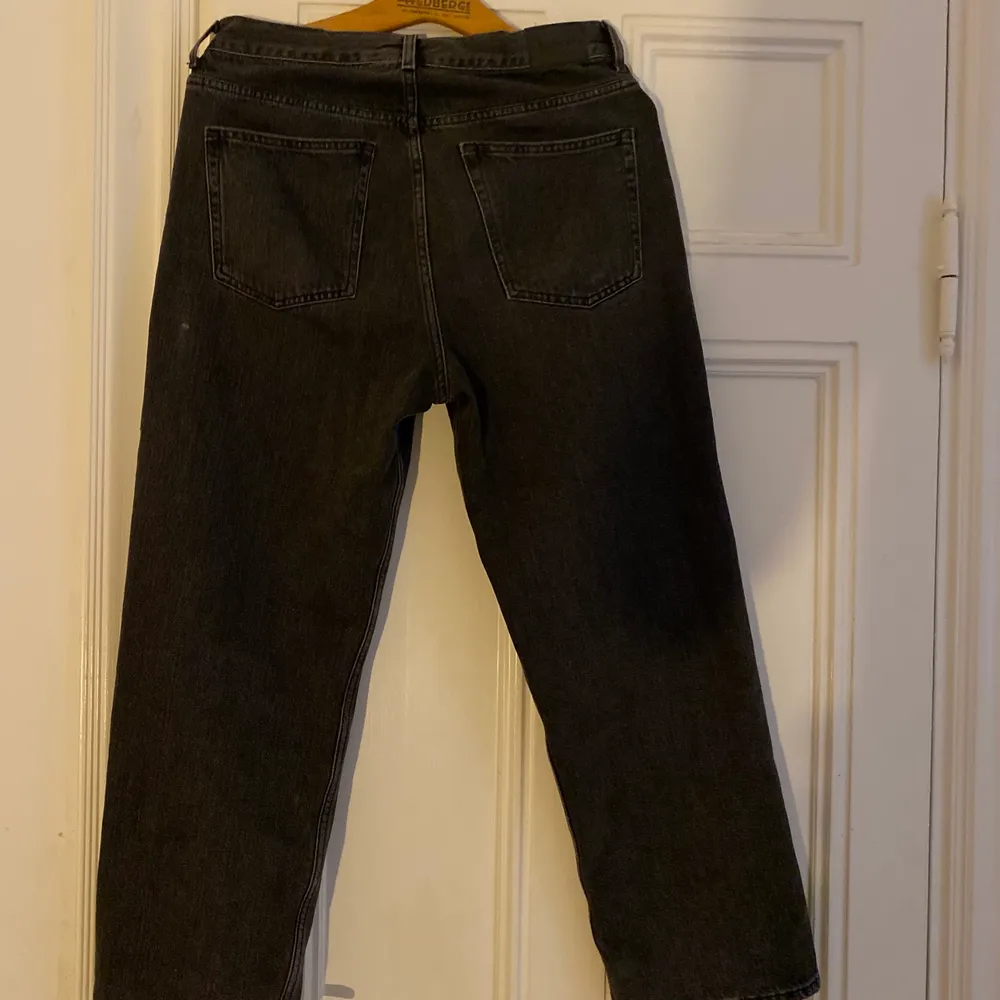 Weekday galaxy jeans 30/30 i grå färg, inga defekter . Jeans & Byxor.