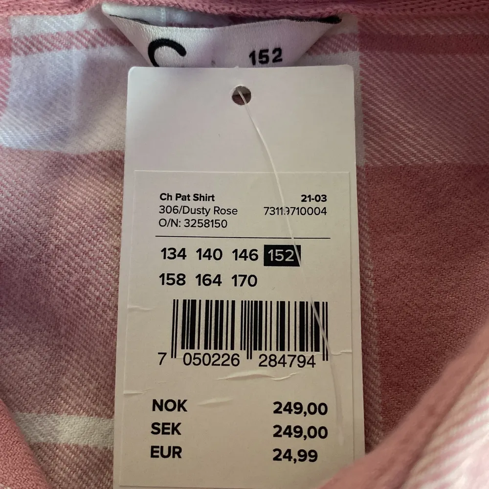 Rosa rutig skjorta från Cubus, köpte i hopp om att den passade men tyvärr inte.. Storlek, 152 cm❤️. Skjortor.