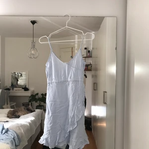 Omlottklänning - Klänning från hm med omlott nedtill❤️