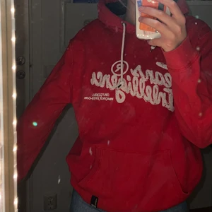 Röd Hoodie - Snygg röd hoodie från Jack and Jones i storlek M❤️ 