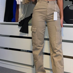 Cargobyxor - Byxor från Stradivarius, endast testade. Har prislapp kvar!  