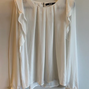 Bik book blus, stl S - Vit blus från Bik book! Använd enstaka gånger😀