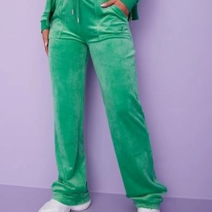 Juicy couture - Säljer dessa som jag bara använt en gång då de inte riktigt är min stil. Köpte på Arlanda förra veckan för 1,100kr 