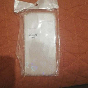 12 Mini  - Iphone 12 Mini skal är helt ny iPhone trendiga skal säljer den för 500kr priset kan diskuteras :) 