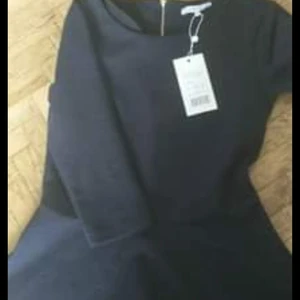 Super fin klänning  - Super fin klänning med lapp kvar. Enbart prövad 