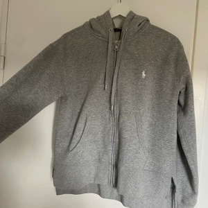 Ralph Lauren Zip Hoodie - Endast använd ett fåtal gånger!   Frakt tillkommer.