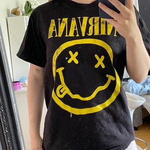 Nirvana T-shirt - Köptes i Spanien för några år sen och har inte använts på länge, helt som ny. 💗