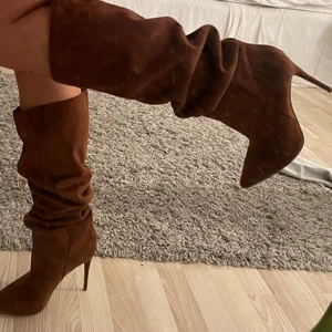 Steve Madden boots  - Säljer mina helt oanvända Steve Madden skor i strl 38. 