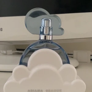 cloud💙 - hej! säljer denna cloud 50ml eftersom jag har dubbletter. använd lite, utan box och inga skador! priset kan variera och frakt ligger på 50kr!💖 BYTER MOT sexy amber av michael kors!