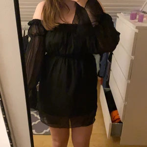 Svart sommar klänning  - Så fin klänning. Helt ny, aldrig använd. Perfekt till middagar❤️ Köparen stor för frakten❤️