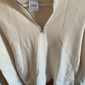 Halfzip vit - Skick 9 använd fåtal gånger