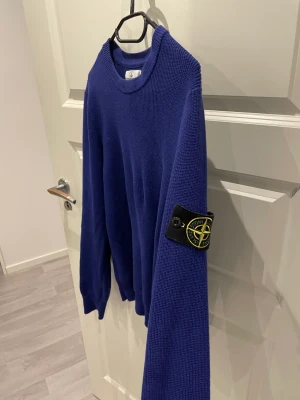 Stone island sweatshirt - Säljer en Stone island sweatshirt med nypris på ca 2000-2500kr. Saknar kvitto och säljer därför billigt. 