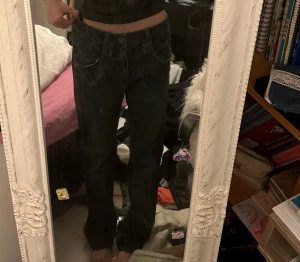 Low waist jeans  - Är förstora för mig som burka har 32/34 på Jeansen❤️jag är 169 och längden passar perfekt.