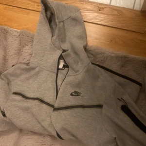 Nike tech - Herrstorlek, fin