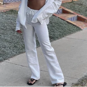 A-DSGN - Najs linnebyxor från A-DSGN i jätte bra skick nypris 800kr storlek Xs men sitter som S 