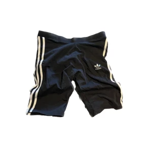 adidas cyckelbyxor - assnygga till våren/ sommaren!! 