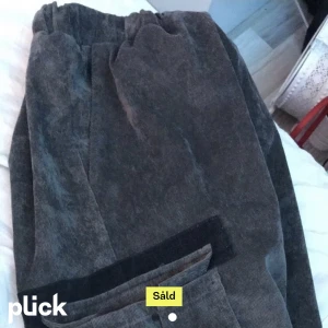 Cargo byxor - Fina byxor men har bästan aldrig använt dem. (Korten är från den personen jag köpte ifrån innan.