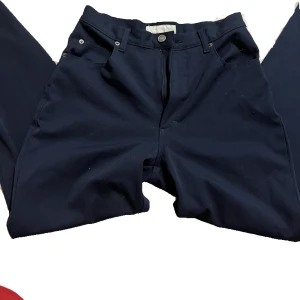 Kostymbyxor  - Står ingen storlek men passar mig som har S, om man vill att de ska sitta ”baggy”