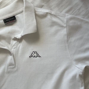 Piké - Jättegullig kappa pike t-shirt som jag köpt på humana, säljer den då den inte riktigt är min stil längre🥰