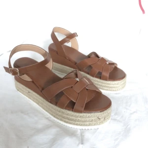 Sandaler  - Bruna platåsandaler