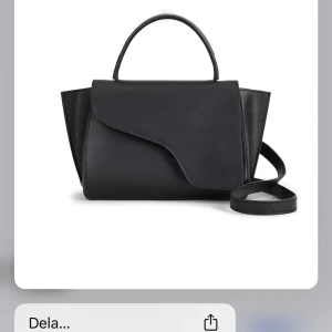 Söker  - Söker arrezo modellen eller den lilla i svart!