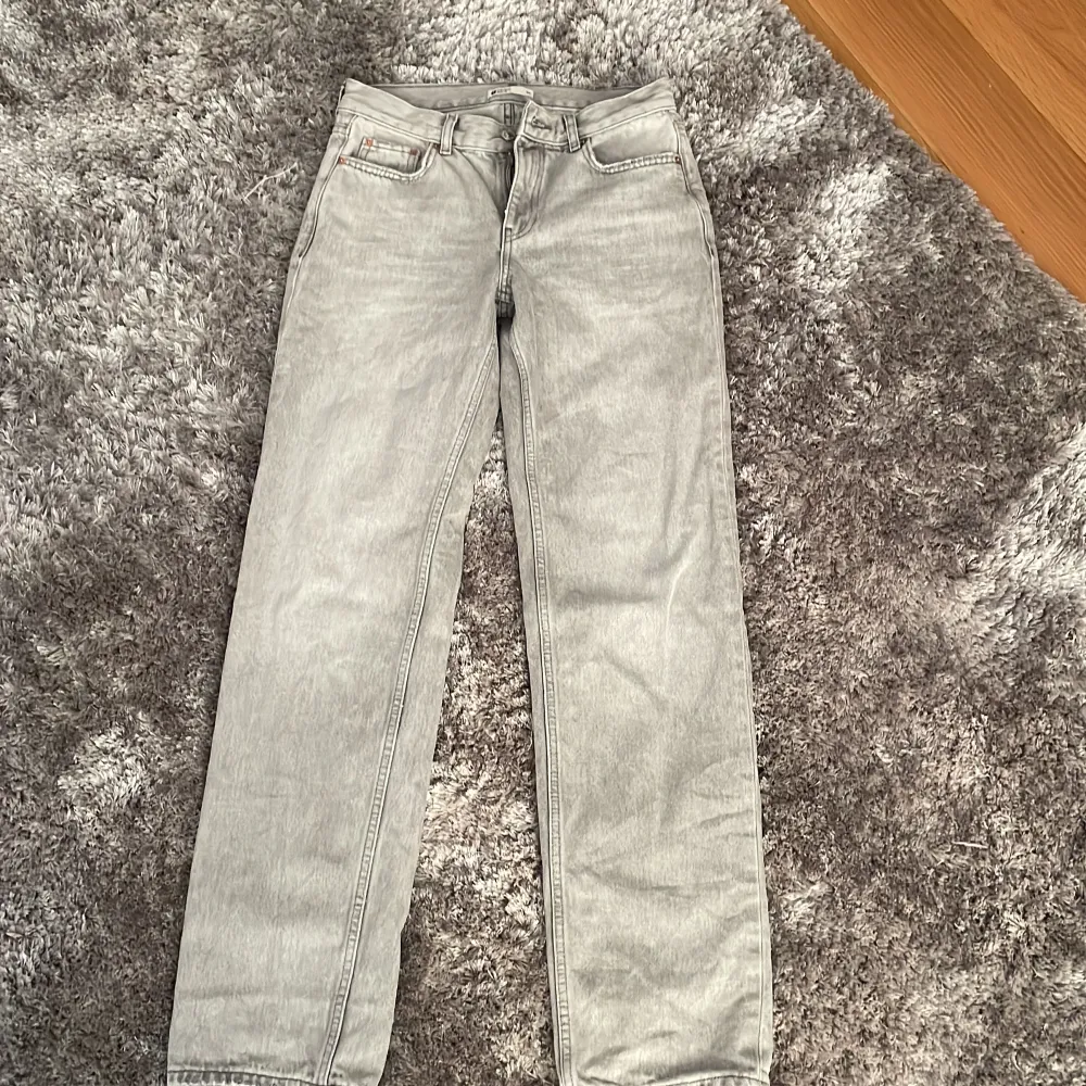 Inga defekter snygga gråa jeans kom privat för fler bilder som nya💓. Jeans & Byxor.