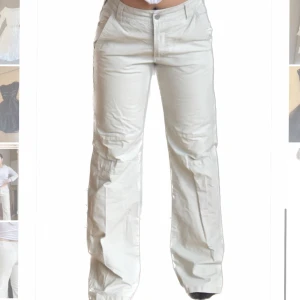 Beige Byxor  - Byxor i beige med bootcut längst ner ❤️