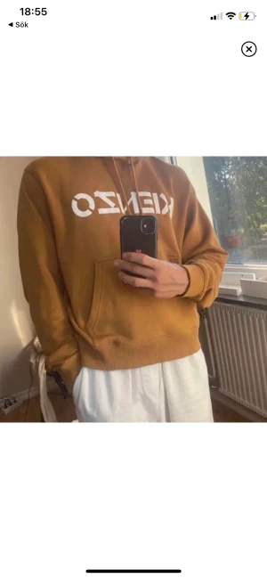 Kenzo  - Kenzo Hoodie i storlek M, knappt använd(1-2 ggr). Nyskick. Nypris 3000kr, finns tag och går att äktighetsverifiera. Bra kvalitet och inte för flashig. Skriv vid intresse 