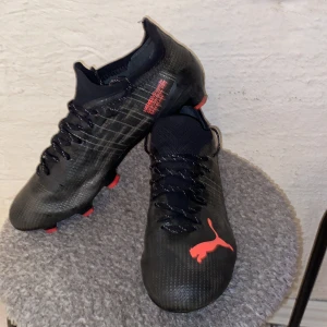 Puma ultra  - Jag säljer mina Puma ultra för att det är för små för mig, det är i ganska bra skick.