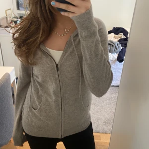 Kashmir kofta  - Säljer min jättefina Kashmir kofta från Davida. Sparsamt använd, och i bra skick. En vid intresse!!💕