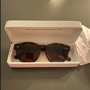 Chimis  - Bra skick. Nypris 1200kr säljer för 350kr. Färgen tortoise. 