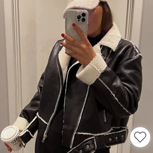 Skinnjacka  - Slutsåld på Nelly 