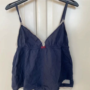 Odd Molly - Linne - Extremt fint blått linne från Odd Molly. Säljer då det tyvärr är lite för litet på mig. Storlek 0 vilket motsvarar ungefär XS/S❤️ (notera att frakt tillkommer)