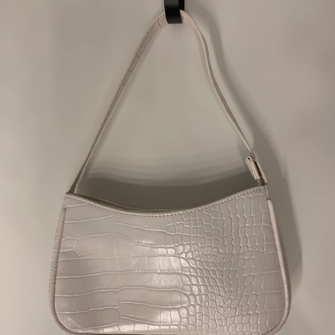 Vit axelremsväska  - 90