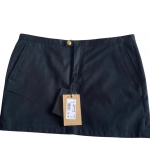 Dsquered2 kjol  - Helt ny aldrig använd nypris runt 3000kr 