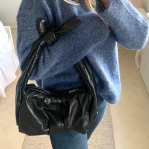 Så snygg väska från day et Birger - Så snygg handväska från day Birger et mikkelsen i modellen ”eye candy pochette”, helt oanvänd, nypris 1399kr!