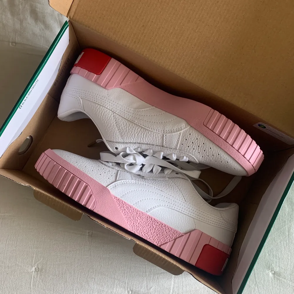 Sneakers från Puma med rosa sula 💕 Oanvända, bara provade.. Skor.