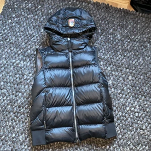 Parajumper m - Ganska nu väst inga håll eller skador 