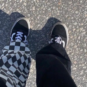 Skit snygga jeans - As snygga jenas som är andvända ett antal gånger men ser inprinsip nya ut!💞 säljer för att dem då inge är mina stil längre!💞 hör av er vid intresse eller frågor 💞 priset kan diskuteras vid snabb affär💞 hoppas vi hörs