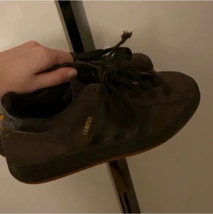 Levi’s rosa t-shirt - En ljus rosa levi’s t-shirt i väldigt bra skick. Bara använd två gånger. 