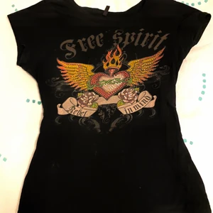 Edhardy - fishbgne edhardy t-shirt som jag säljer på grund av att jag har tröttnat på den😅 om det är någon intresserad skriv till mig i dm. priset kan diskuteras. Jag möter upp i flera ställen i Stockholm! frakta 60kr❤️😘